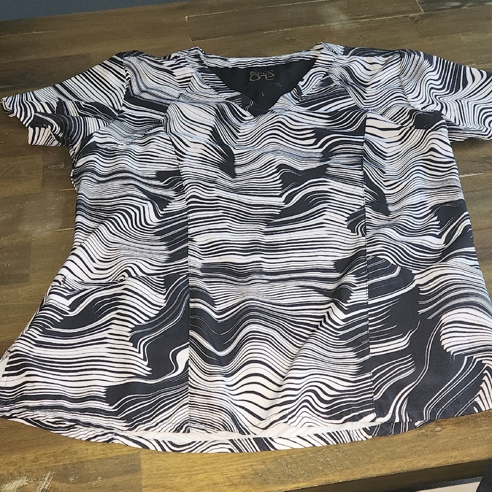 Barco Scrub Top